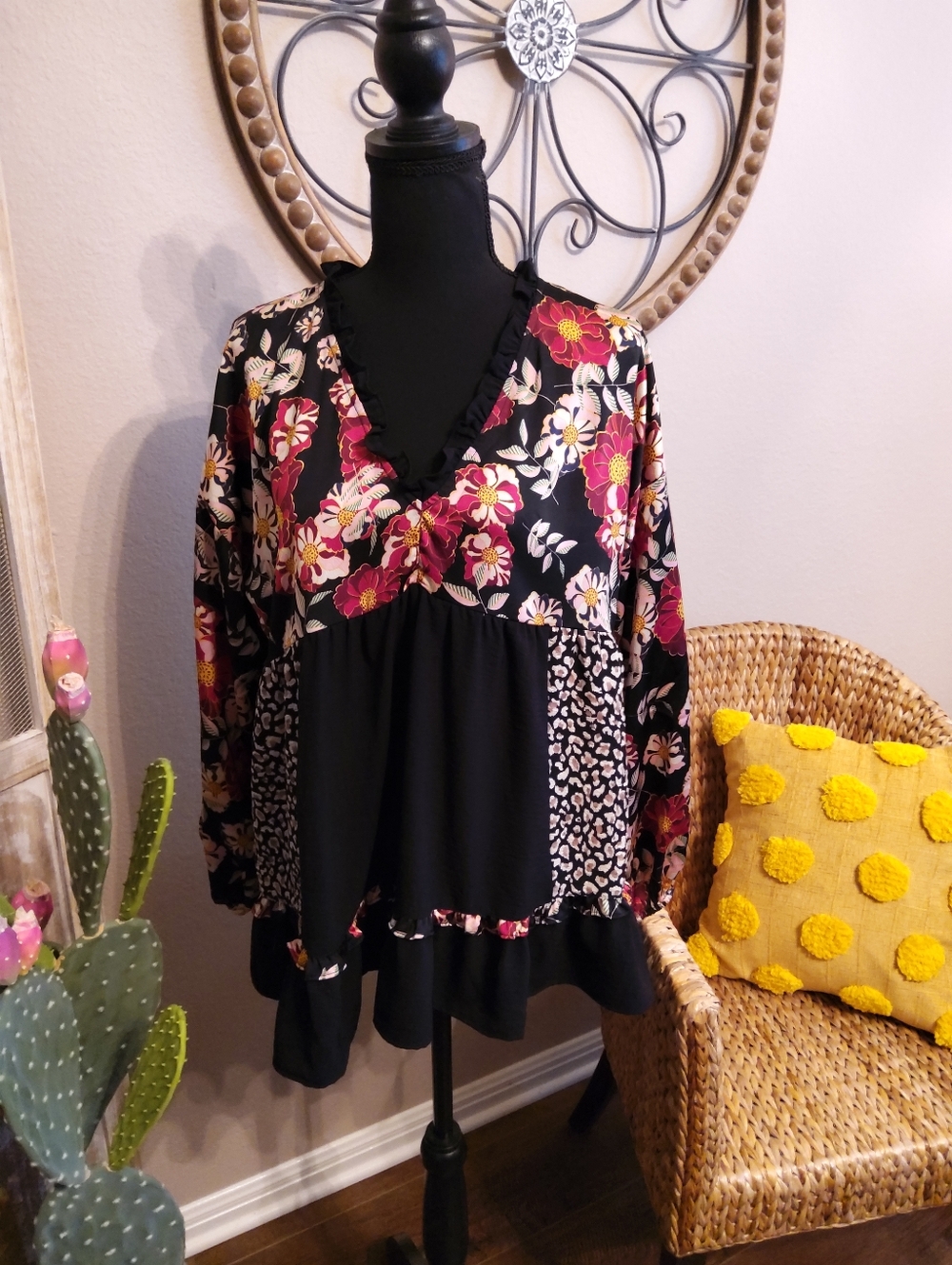 Umgee Black Floral V-Neck Ruffle Tunic with Berry Accents